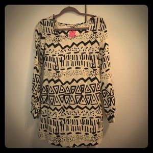 Long sleeved, open back, geometric print mini 🎉